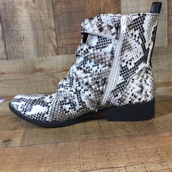Qupid White‎ Black Snake Print Leather Ankle Booties Womens 7 Heeled Boots - Picture 4 of 13